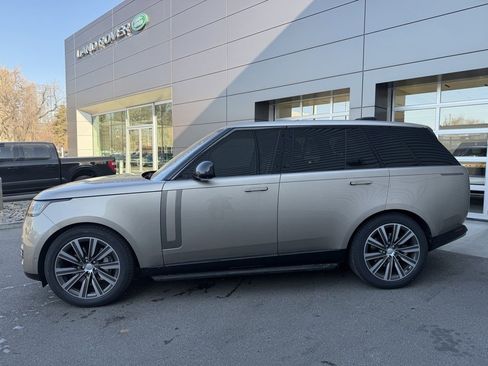 Certified 2023 Land Rover Range Rover SE image 3