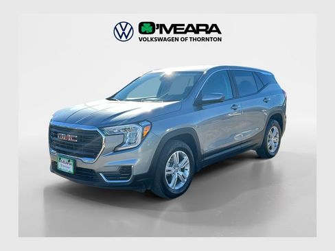 Used 2024 GMC Terrain SLE image 1