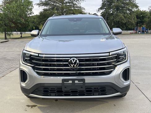 Used 2024 Volkswagen Atlas SE FWD image 3