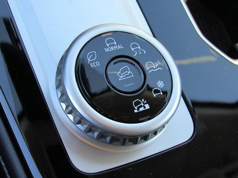 New 2025 Mitsubishi Outlander SE image 19