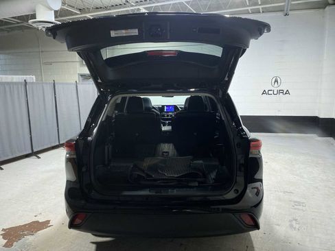 Used 2023 Toyota Highlander XLE image 19