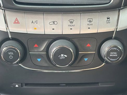 Used 2020 Dodge Journey SE w/ SE Popular Equipment Group FWD image 28