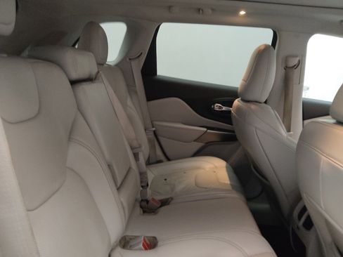 Used 2020 Jeep Cherokee Limited image 19