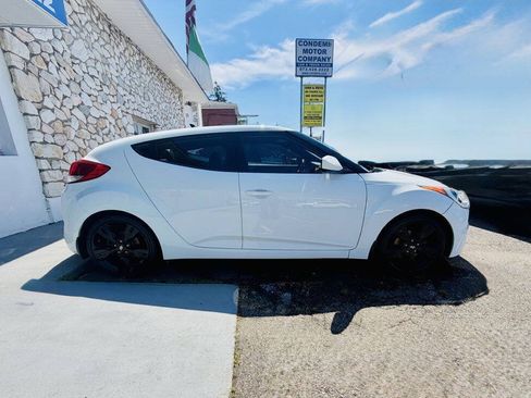 Used 2016 Hyundai Veloster w/ Option Group 02 FWD image 6