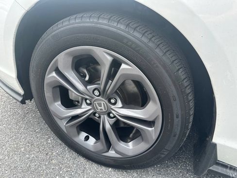 Used 2023 Honda Accord EX image 9
