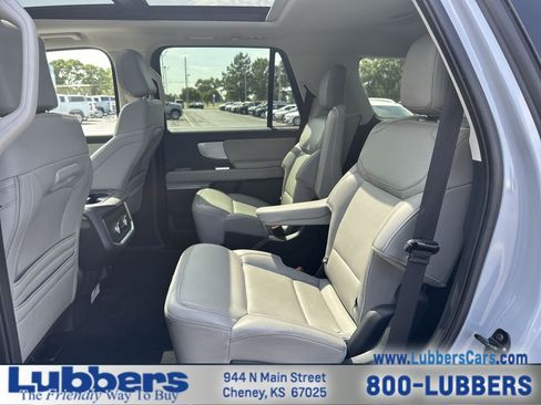 Used 2025 Ford Expedition Active AWD/4WD image 22