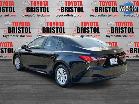 Used 2025 Toyota Camry XLE image 5
