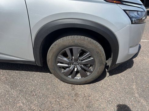 Used 2025 Nissan Pathfinder SV image 32