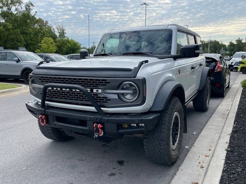 Used 2023 Ford Bronco Badlands w/ Sasquatch Package AWD/4WD image 3