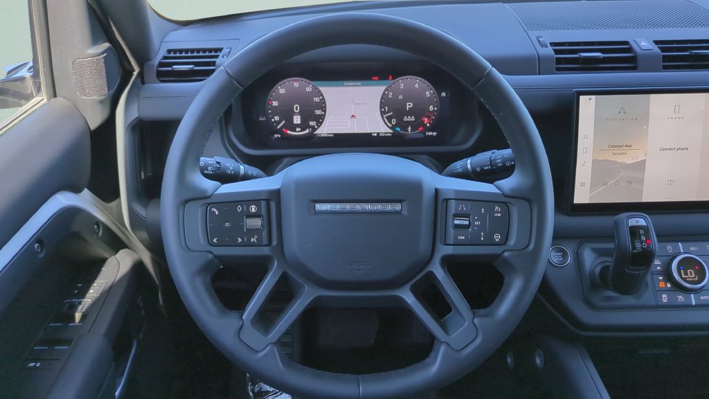 Used 2025 Land Rover Defender 110 X-Dynamic SE AWD/4WD image 15