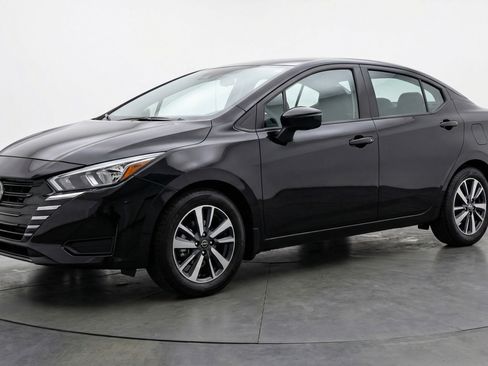 Used 2025 Nissan Versa SV image 3