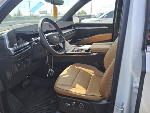 Used 2025 Cadillac Escalade ESV Premium Luxury w/ Touring Package AWD/4WD image 10