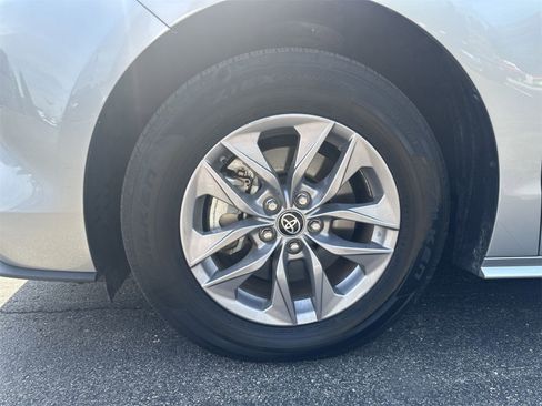 Used 2024 Toyota Sienna XLE image 25