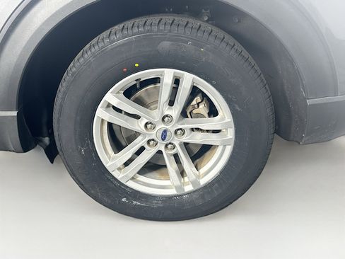 Used 2023 Ford Explorer XLT w/ Equipment Group 202A image 11