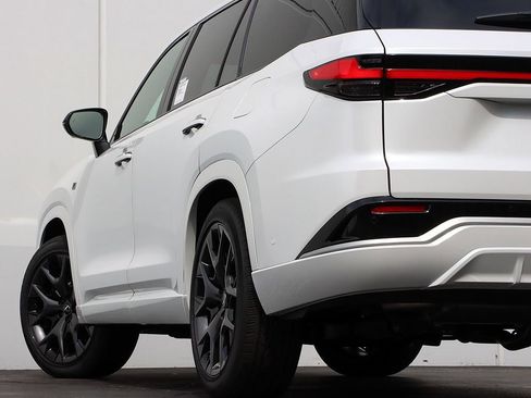 New 2026 Lexus TX 500h AWD image 8