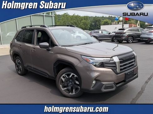 Used 2025 Subaru Forester Limited AWD/4WD image 1