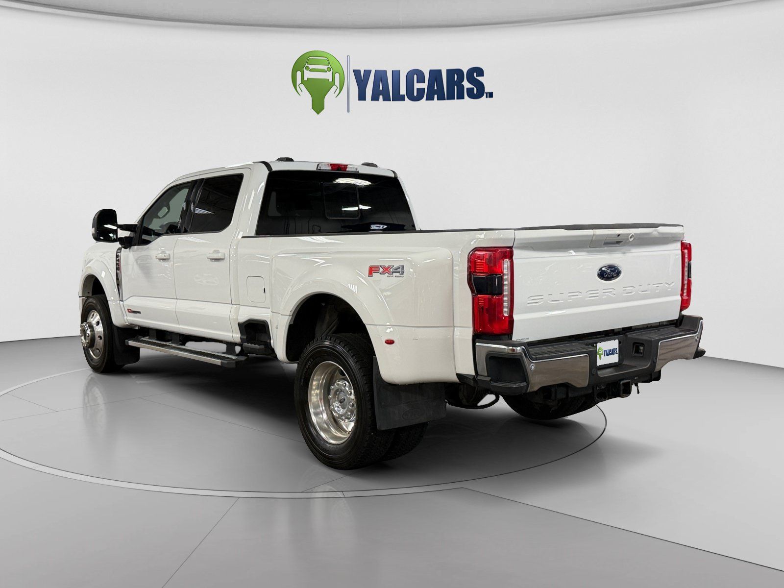 Used 2024 Ford F450 Lariat AWD/4WD image 3