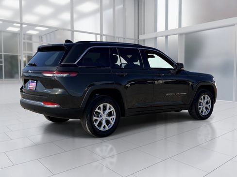 Used 2023 Jeep Grand Cherokee Limited w/ Trailer Tow Prep Group (B) RWD image 6
