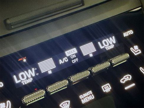 New 2025 Porsche Macan 4 Electric image 18