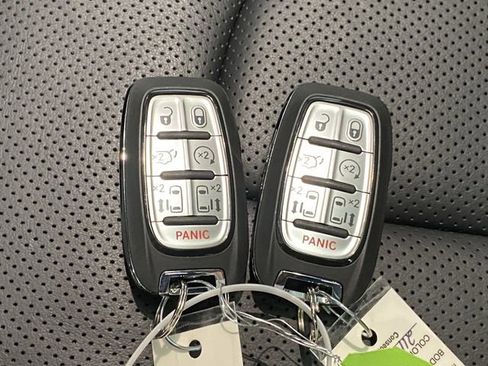 New 2026 Chrysler Pacifica Limited w/ S Appearance Package AWD/4WD image 30