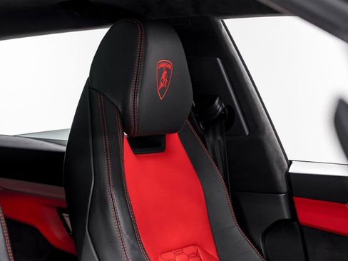 Used 2019 Lamborghini Urus image 40