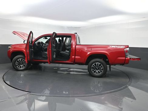 Used 2022 Toyota Tacoma TRD Sport w/ Technology Package AWD/4WD image 36