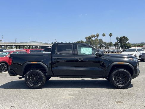 New 2026 GMC Canyon Elevation w/ LPO, Black Badging Package RWD image 2