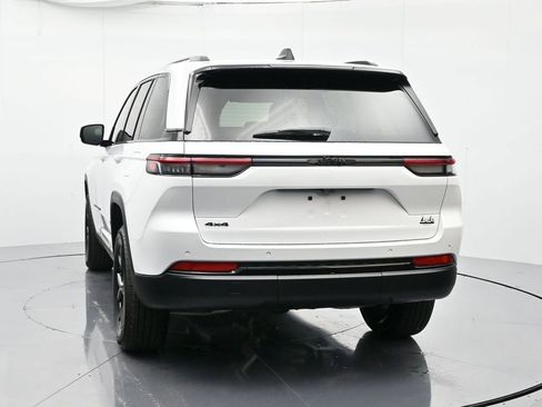 New 2025 Jeep Grand Cherokee Altitude image 7