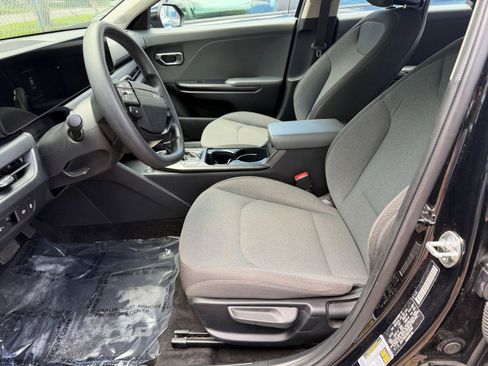 Used 2025 Kia K4 FWD image 25