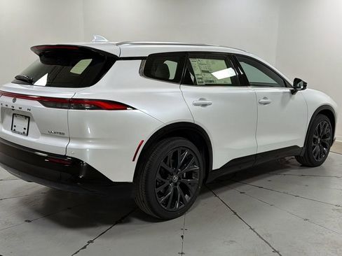 New 2026 Toyota Crown Signia Limited image 5