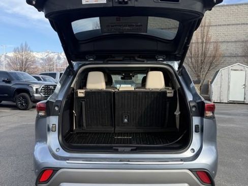 Certified 2021 Toyota Highlander Platinum image 10