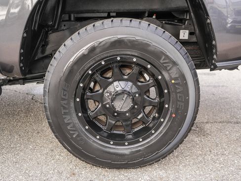 Used 2021 Toyota Tacoma SR5 image 10