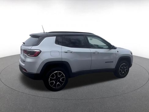 Used 2025 Jeep Compass Trailhawk image 14