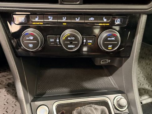 Used 2019 Volkswagen Jetta SE FWD image 32