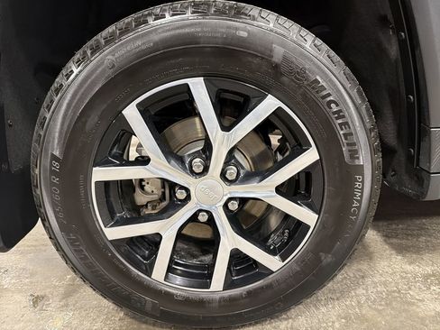 Used 2025 Jeep Grand Cherokee Limited image 24