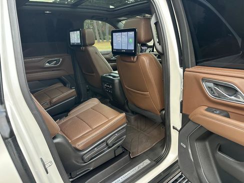 Used 2021 Chevrolet Suburban High Country RWD image 26