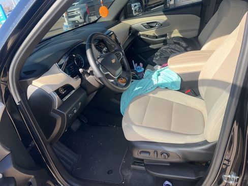 Used 2023 Chevrolet Traverse LT image 16