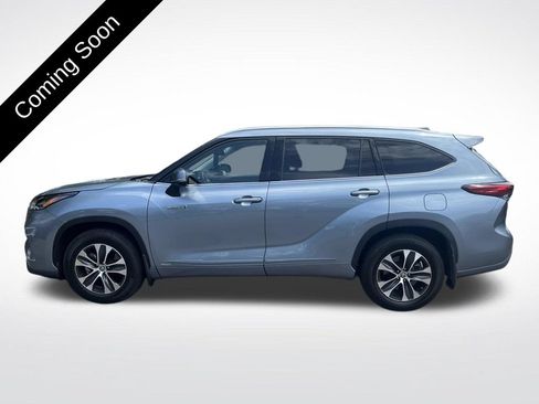 Used 2021 Toyota Highlander XLE AWD/4WD image 8