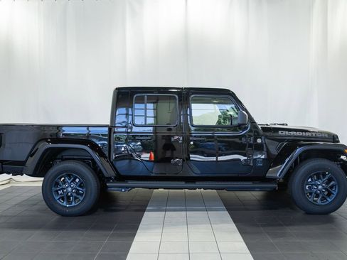New 2026 Jeep Gladiator Sport AWD/4WD image 3