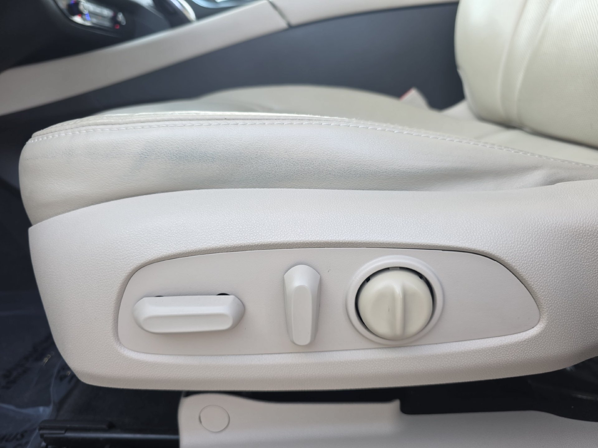Used 2019 Buick Enclave Premium w/ Experience Buick Package AWD/4WD image 28