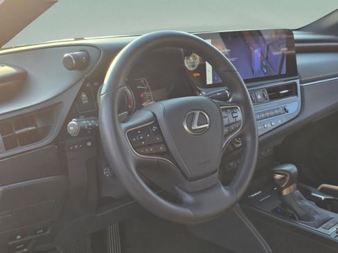 Used 2025 Lexus ES 350 w/ Premium Package image 11