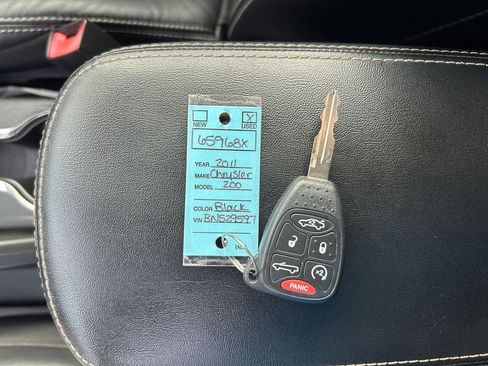 Used 2011 Chrysler 200 Limited FWD image 31