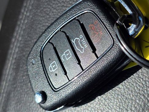 Used 2018 Hyundai Santa Fe Sport FWD image 29