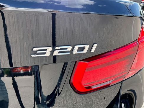 Used 2018 BMW 320i Sedan RWD image 10