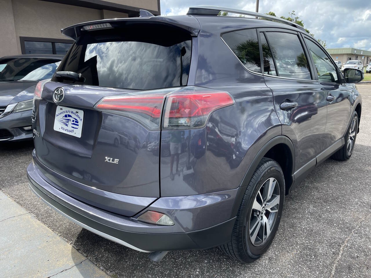 Used 2017 Toyota RAV4 XLE FWD image 6