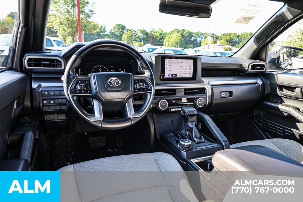 Used 2025 Toyota 4Runner SR5 AWD/4WD image 27