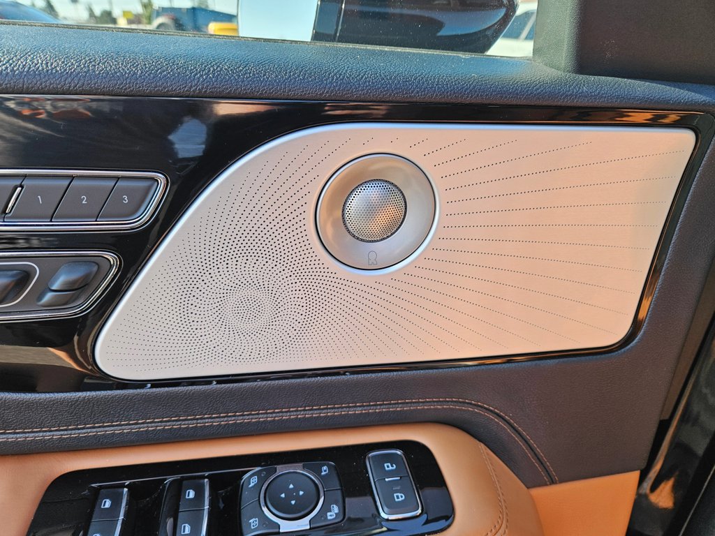 Certified 2025 Lincoln Aviator Black Label AWD/4WD image 24