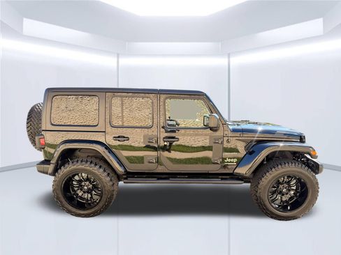 Used 2019 Jeep Wrangler Unlimited Sahara AWD/4WD image 4