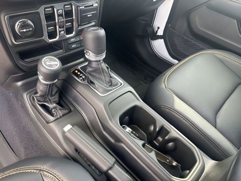 New 2025 Jeep Gladiator Sport image 50