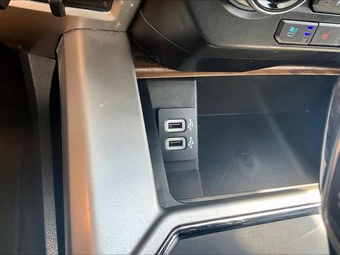 Used 2018 Ford F150 Lariat w/ Equipment Group 502A Luxury AWD/4WD image 33